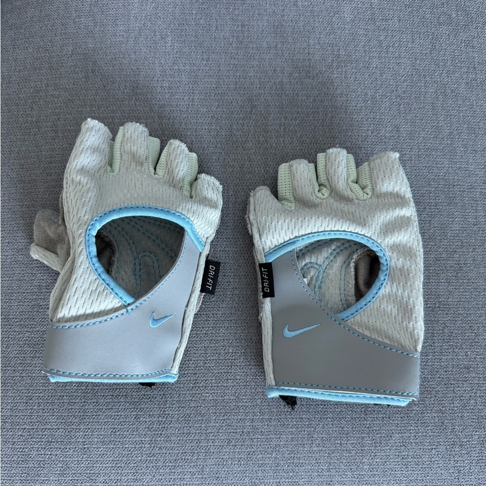 Nike Women's Fingerless Fitness Gloves / SMALL